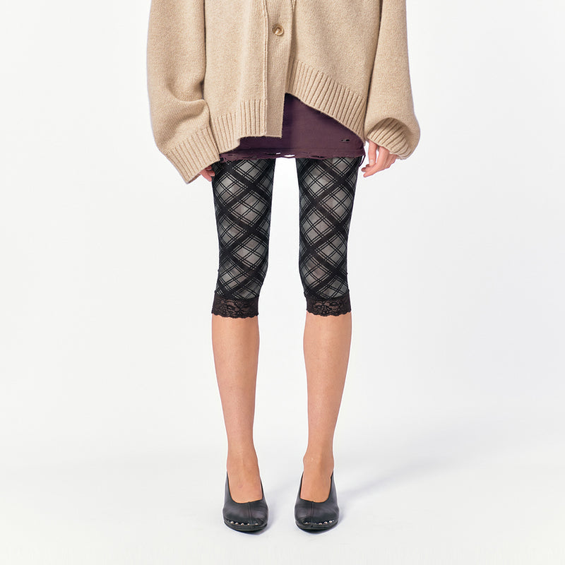 Lace-Trim Mid-Calf Shorts / Black