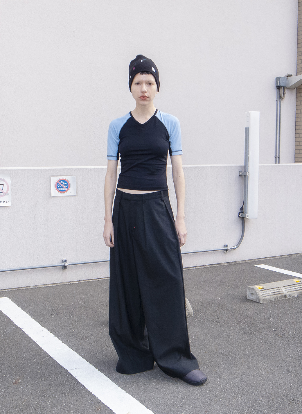 Low-rise Wide-leg Trousers 詳細画像 Black 2