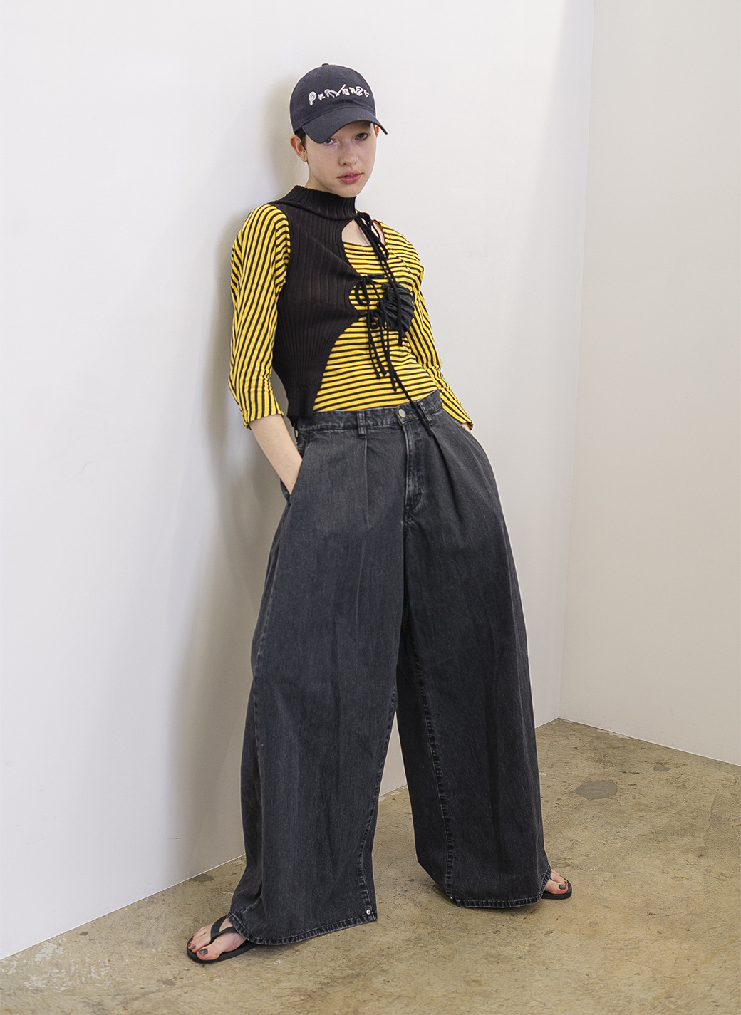 Low-rise Wide-leg Denim 詳細画像 Black 1