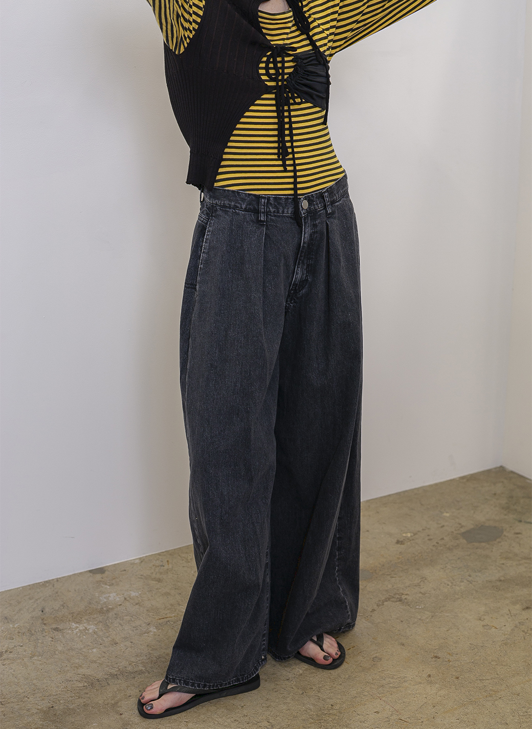 Low-rise Wide-leg Denim 詳細画像 Black 2