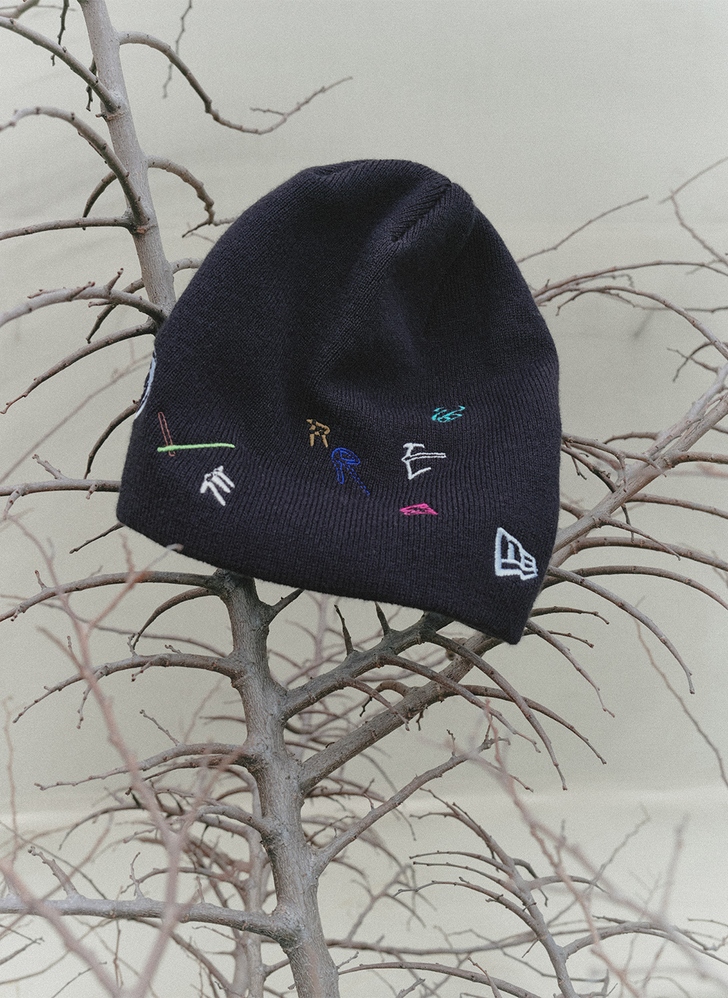 NEW ERA PERVERZE Scrap Logo Beanie 詳細画像 Black 2